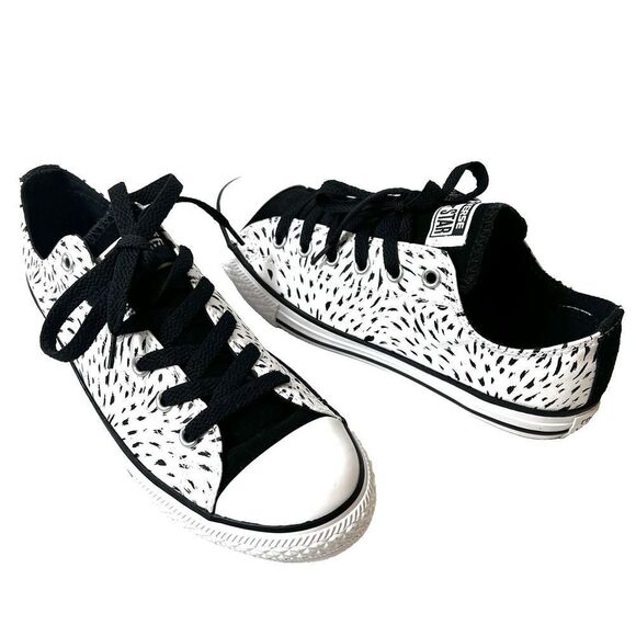 Converse All Star Women's 6.5-7 Black White Glossy Sneakers Lace Up Youth 5 Low - Picture 1 of 9